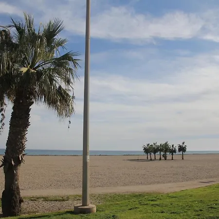 En Primera Linea De Playa, Con Vistas A La Playa Y Con Wifi Apartment *