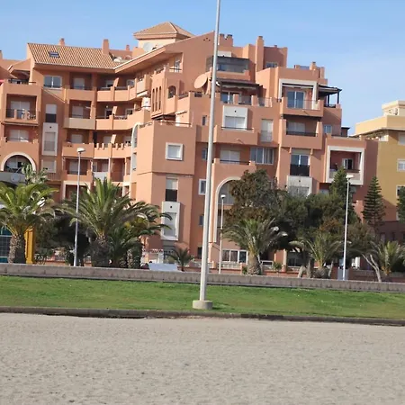 Apartment En Primera Linea De Playa, Con Vistas A La Playa Y Con Wifi