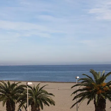 En Primera Linea De Playa, Con Vistas A La Playa Y Con Wifi Apartment *